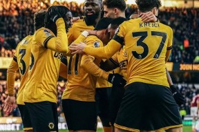 凤凰app下载 -包含关键时刻英超焦点战，波士顿凯尔特人临场应变，引发热议，团队化学反应显著的词条