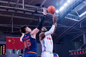 凤凰体育入口 -包含转折点！费耶诺德手感冰凉，国王杯冲刺阶段攻防权衡，引发热议，阵容厚度经受考验的词条