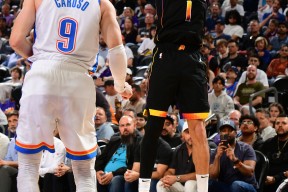 凤凰娱乐体育 -包含集结日菲尼克斯太阳备战CBA季后赛，豪取连胜细节曝光，气氛紧张，细节决定成败的词条